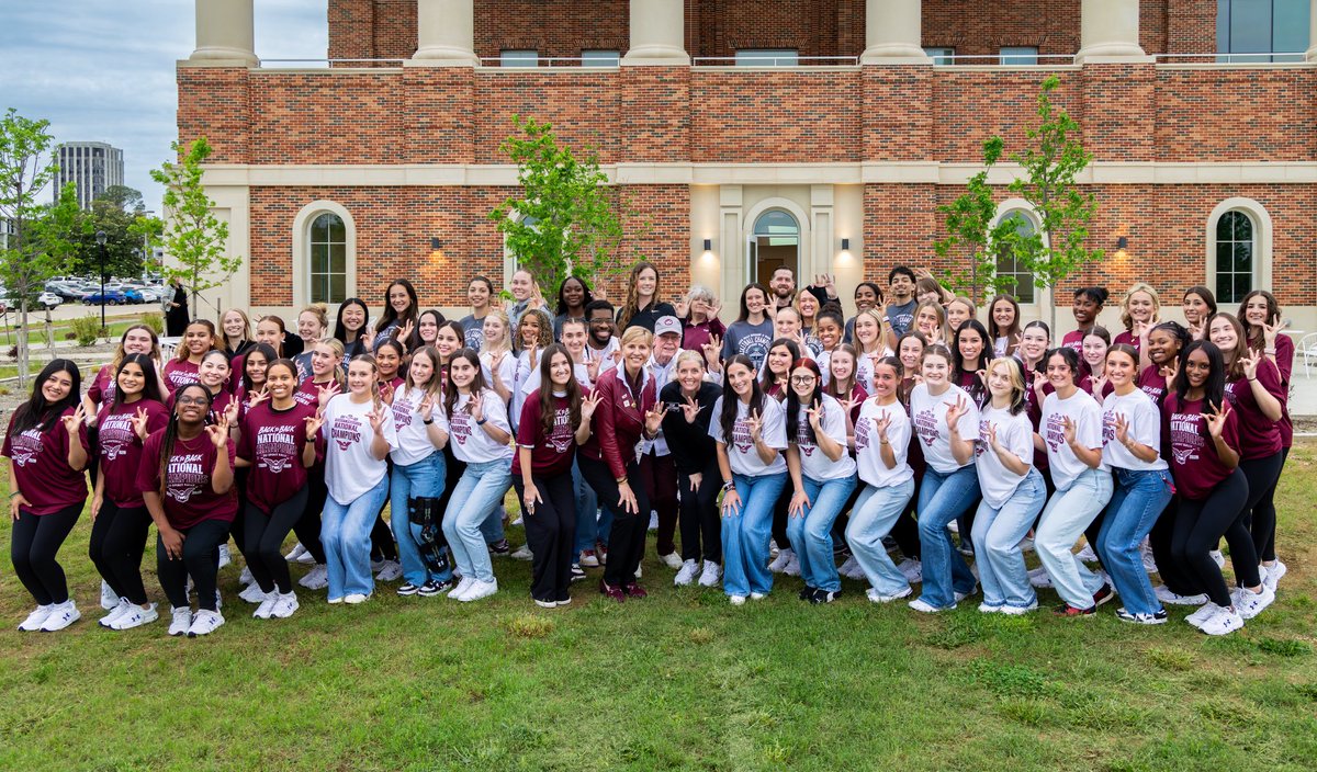 twupioneers's tweet photo. 𝐇𝐎𝐌𝐄 𝐓𝐎 𝐂𝐇𝐀𝐌𝐏𝐈𝐎𝐍𝐒 🏆

We enjoyed celebrating our three championships with @twupres to close the spring semester! Thank you so much @twupres for your intentional support of our student-athletes! 

#PioneerProud https://t.co/9oHeDObQGJ