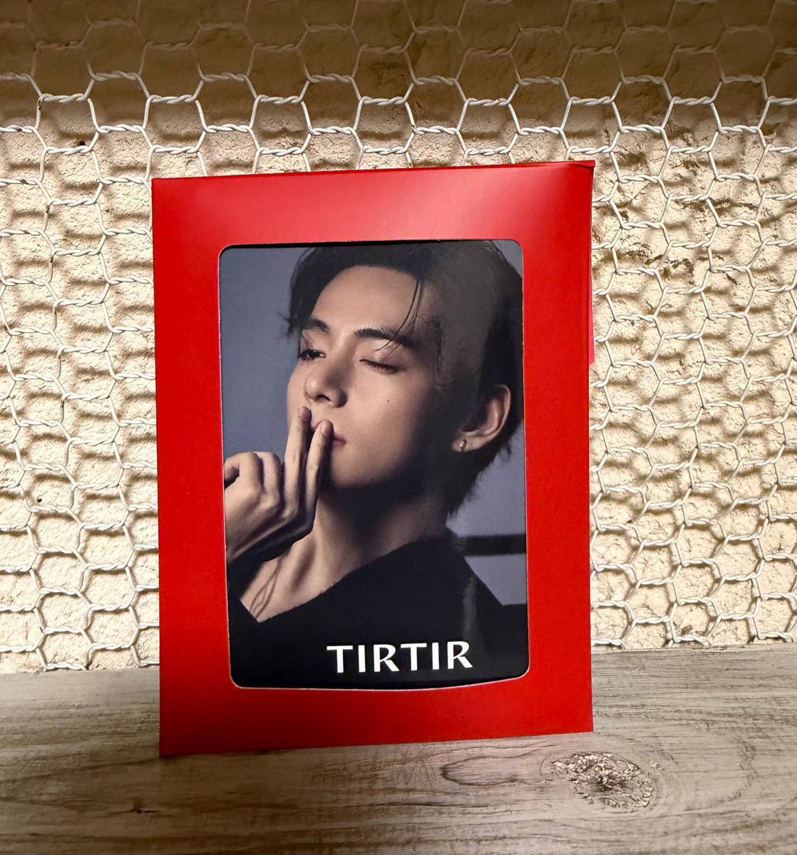 WingsofSpringT's tweet photo. 📸 | Fotos

Armys están compartiendo fotos del mini photobooth de Taehyung x Tirtir. https://t.co/LxI0ogV0eb