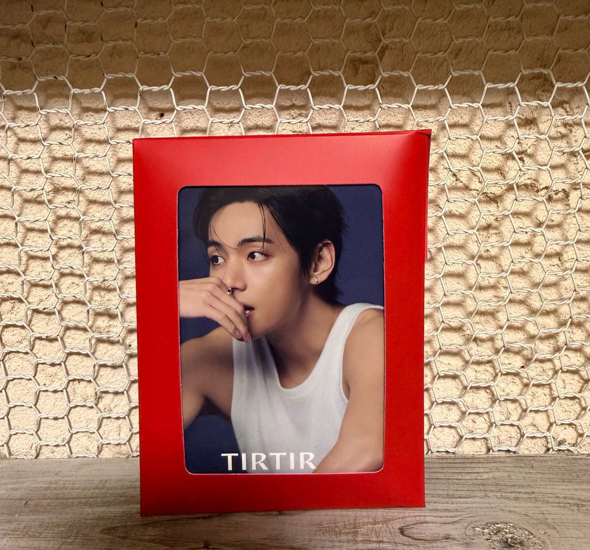 WingsofSpringT's tweet photo. 📸 | Fotos

Armys están compartiendo fotos del mini photobooth de Taehyung x Tirtir. https://t.co/LxI0ogV0eb