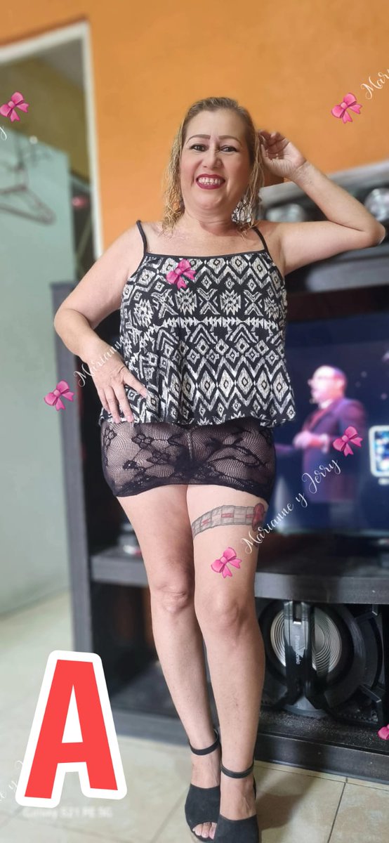 Marpely's tweet photo. Lindo ombliguito de semana mis amores! Les mando un saludo muy rico de MI PARTE y hablando de, pues tengo unas dudas de que usar para estrenar mi nueva tanguita 🤭 de puras perlitas, así que, me ayudan a es-coger (aparte jajajaja) y cuál les gustaría que usara y luciera A ó B? 😉 https://t.co/O0dljZt19Q