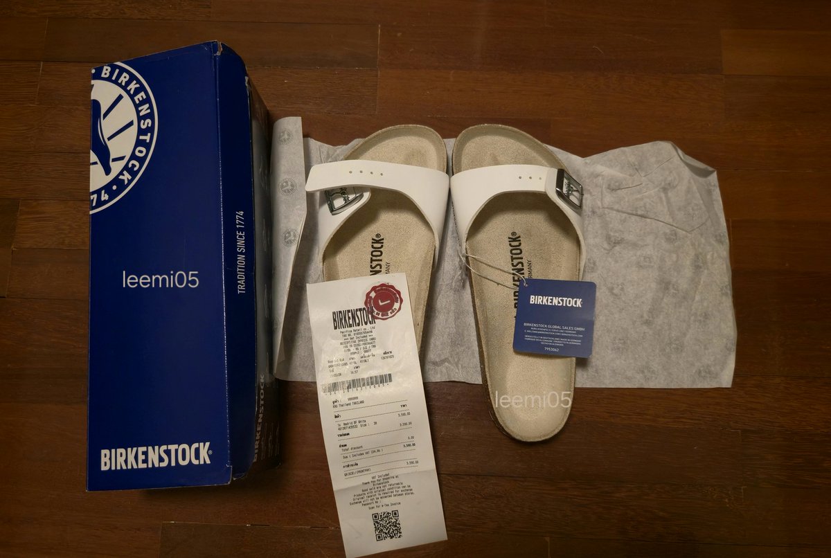leemi05's tweet photo. ส่งต่อ birkenstock มือ 1
from 3590 -> 2000 รวมส่ง
สีขาว size 38 

แกะมาถ่ายรูปอย่างเดียวคับ เราเอายอดบิลไปร่วมกิจกรรมเฉย ๆ คับ y – y
+ แถมถุงกับกล่องให้คับ ♡

#ส่งต่อbirkenstock #birkenstock #ตลาดนัดbirkenstock #birkenstockthailand https://t.co/NBVBFy3Xdw