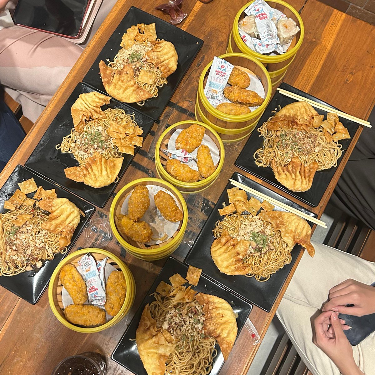 maashmellowss's tweet photo. hari ini super fun karena main sama kelompok kimor seharian full 🌟💋ily kelompok 5 yang kompetitif super berisik banyak drama banyak tingkah tapi bonding 🫪✌🏻semoga semester depan bisa sekelompok lagi plssss #maksa https://t.co/UAkg54LS2P