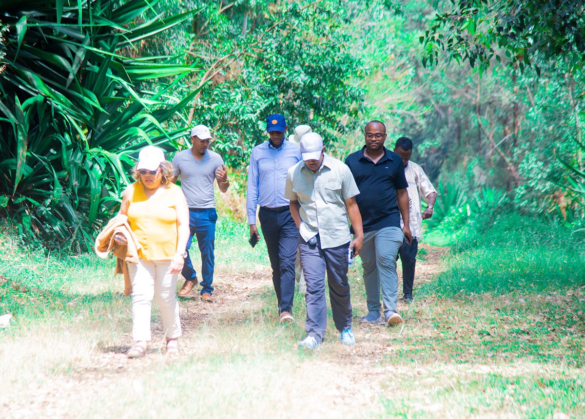 Huye_College's tweet photo. Today, RP Huye College had the pleasure of welcoming a delegation led by Steve Noah, an American investor and Development Consultant from the USA, to explore partnership opportunities in Rwanda, particularly in the agriculture sector.
As part of their visit, the delegation toured several college workshops, with special attention given to the high-tech greenhouse, which highlights RP Huye College’s commitment to modern agricultural training, innovation, and hands-on learning.