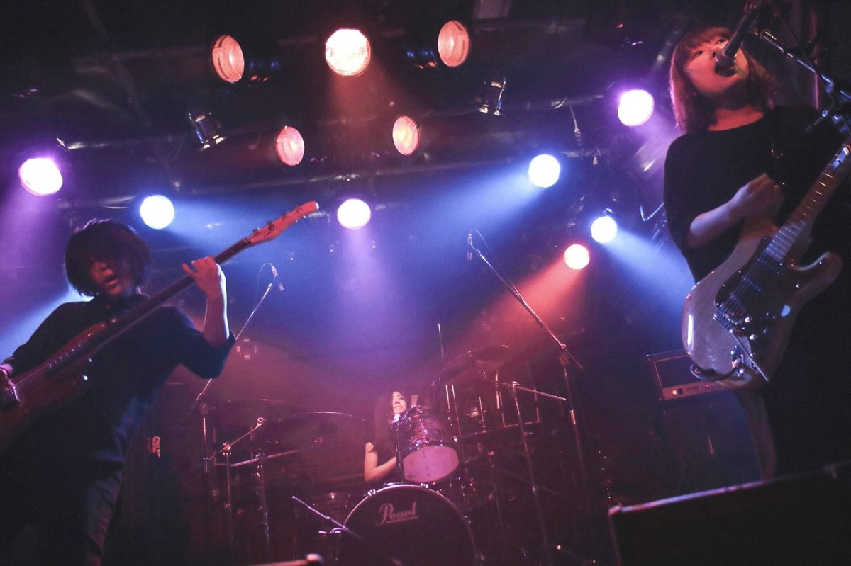 canaria___'s tweet photo. BAYSISオープン日!
去年につづき、この日にライブができてすごく嬉しい。

台風が心配だったけど、来てくれてありがとう!配信で観てくれた方もありがとう!

変わっていくものも多いけど、BAYSISではずっとかっこいい音が鳴り続けてる。
感謝とおめでとう!

◇06.03 BAYSIS
(現Canaria最古のBAYSIS写真) https://t.co/r9RWvjkNyS