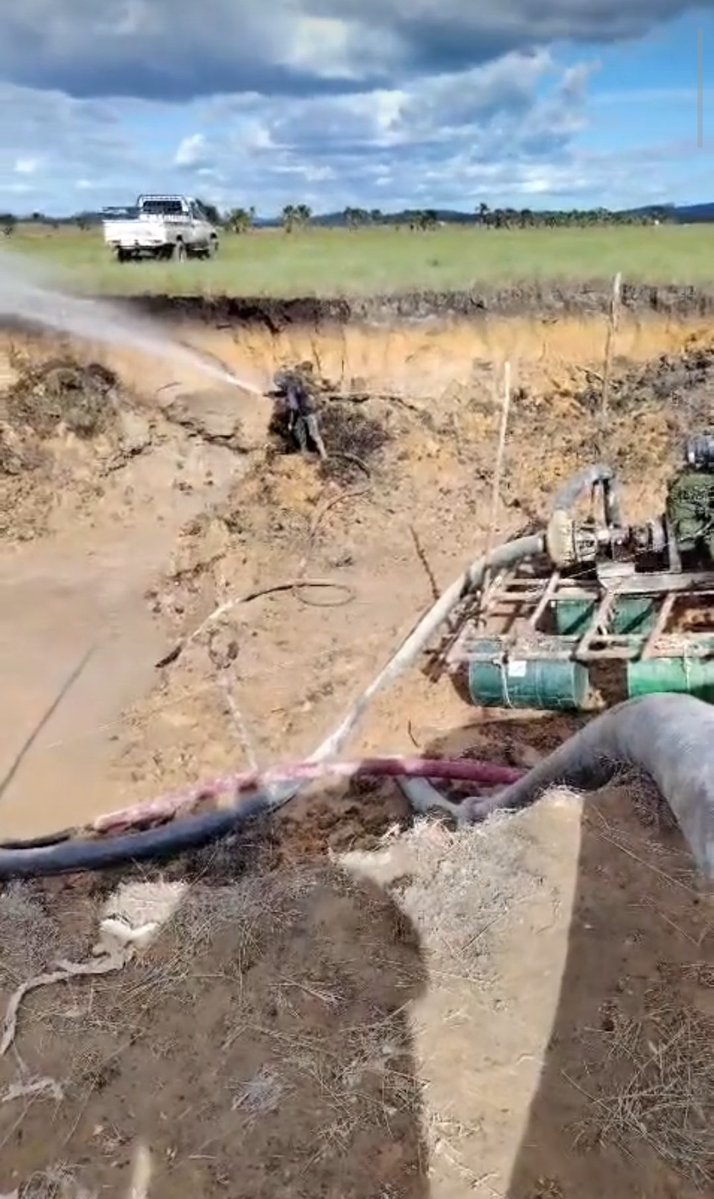 Fritz_A_Sanchez's tweet photo. #Lamentable #Venezuela 

El nivel de devastación en el sector 6 Apoipo #GranSabana no se detiene, la huella minera y la contaminación producto de la actividad aurífera ilegal avanza despreocupada, sin temor a ser detenida... 

#SurDelOrinoco en orfandad 
#TierraDeNadie https://t.co/GjiASs3pG1