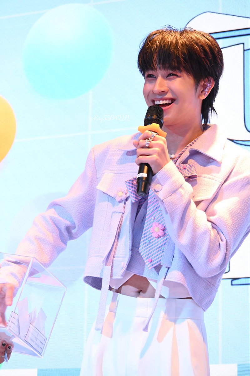 Ray55042171's tweet photo. ゲーム参加者の抽選中もニッコニコで可愛い🥰

#30thHBDFlukeNatouch
#FLUKE30sDiary
#Fluke30thBirthdayParty
#เจ้าแก้มก้อน #fluke_natouch https://t.co/OUb8of4y2r