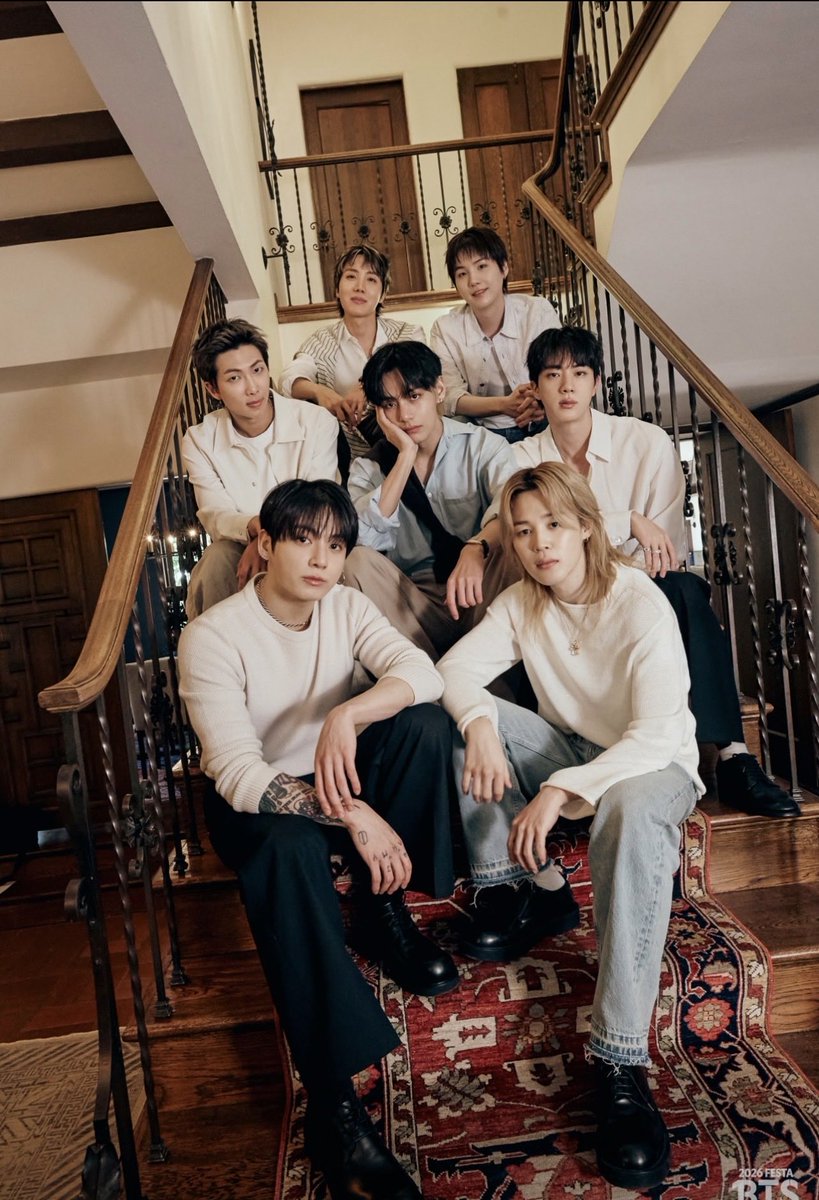 ShatrahB222's tweet photo. BTS fiesta family photos https://t.co/RG299hom44