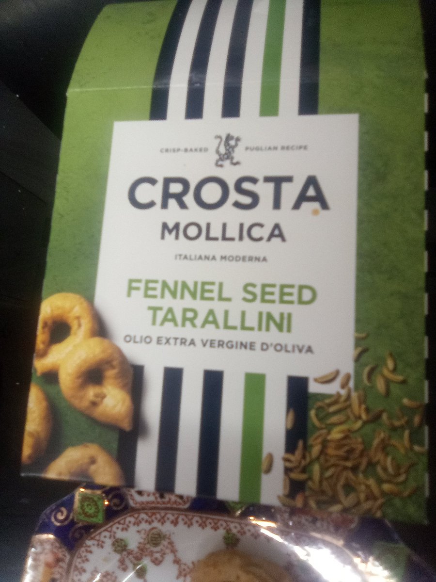 gardnerstuart39's tweet photo. Non per tutti...these are extremely moreish and yes I can see aperitivo dipped in white wine or perhaps a nice cold crisp martini with a green olive 🤪 https://t.co/FIHFyfYUsV