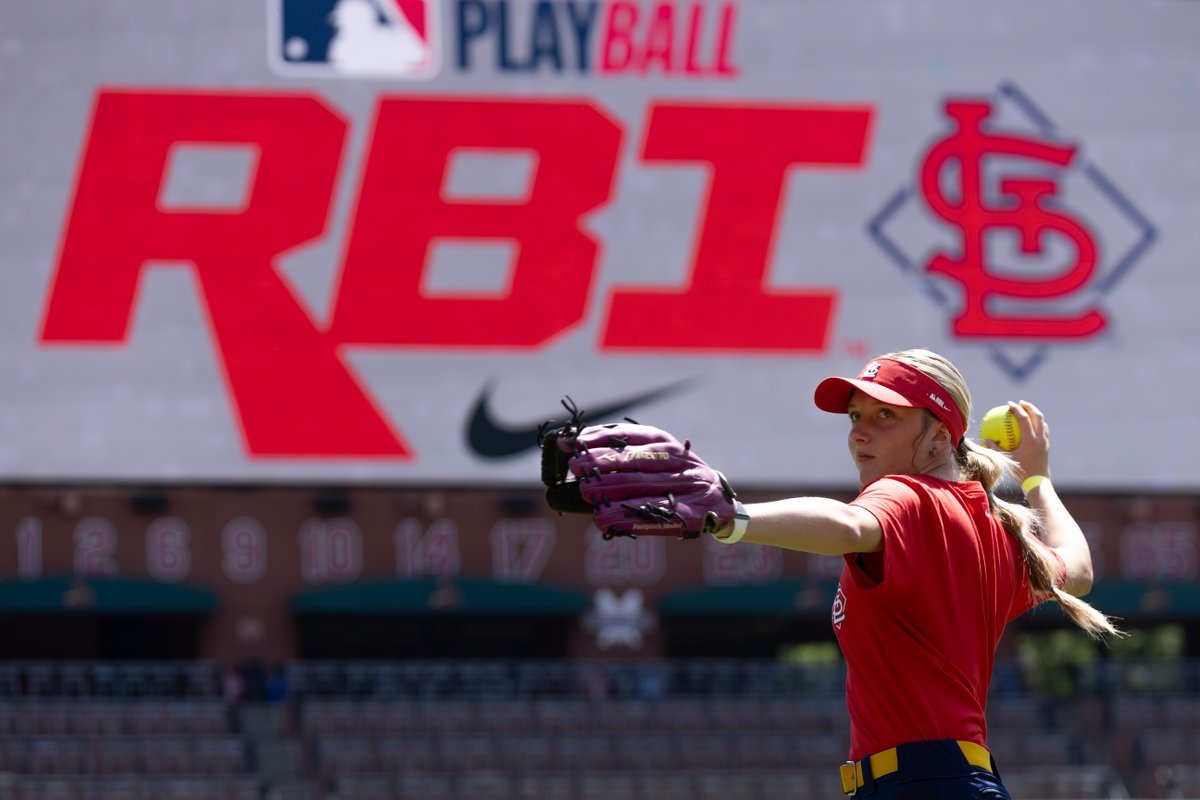 CardinalsCare's tweet photo. An unforgettable day at Busch ⚾️

Our Cardinals Nike RBI Development Clinic led by @CardinalsAlumni gave young athletes the chance to grow their game and have fun doing it. 

The future is bright! ✨ https://t.co/JQdjGYCeza