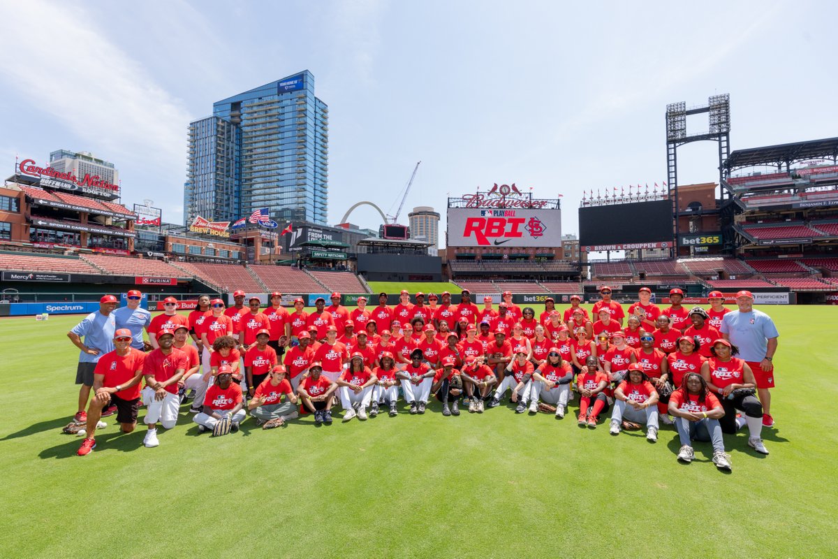 CardinalsCare's tweet photo. An unforgettable day at Busch ⚾️

Our Cardinals Nike RBI Development Clinic led by @CardinalsAlumni gave young athletes the chance to grow their game and have fun doing it. 

The future is bright! ✨ https://t.co/JQdjGYCeza