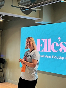 InvestWarks's tweet photo. Food &amp; Drink Network @ Elles Coventry was buzzing! #CoventryCity chat met #business growth, #collaboration &amp; new links. Great pitches from @PinwheelPatisserie, insights from @CW_Chamber &amp; @WarksCouncil. Exciting future ahead! #FoodDrink #Networking
https://t.co/icSvF7mejb https://t.co/VZr0sGI4az
