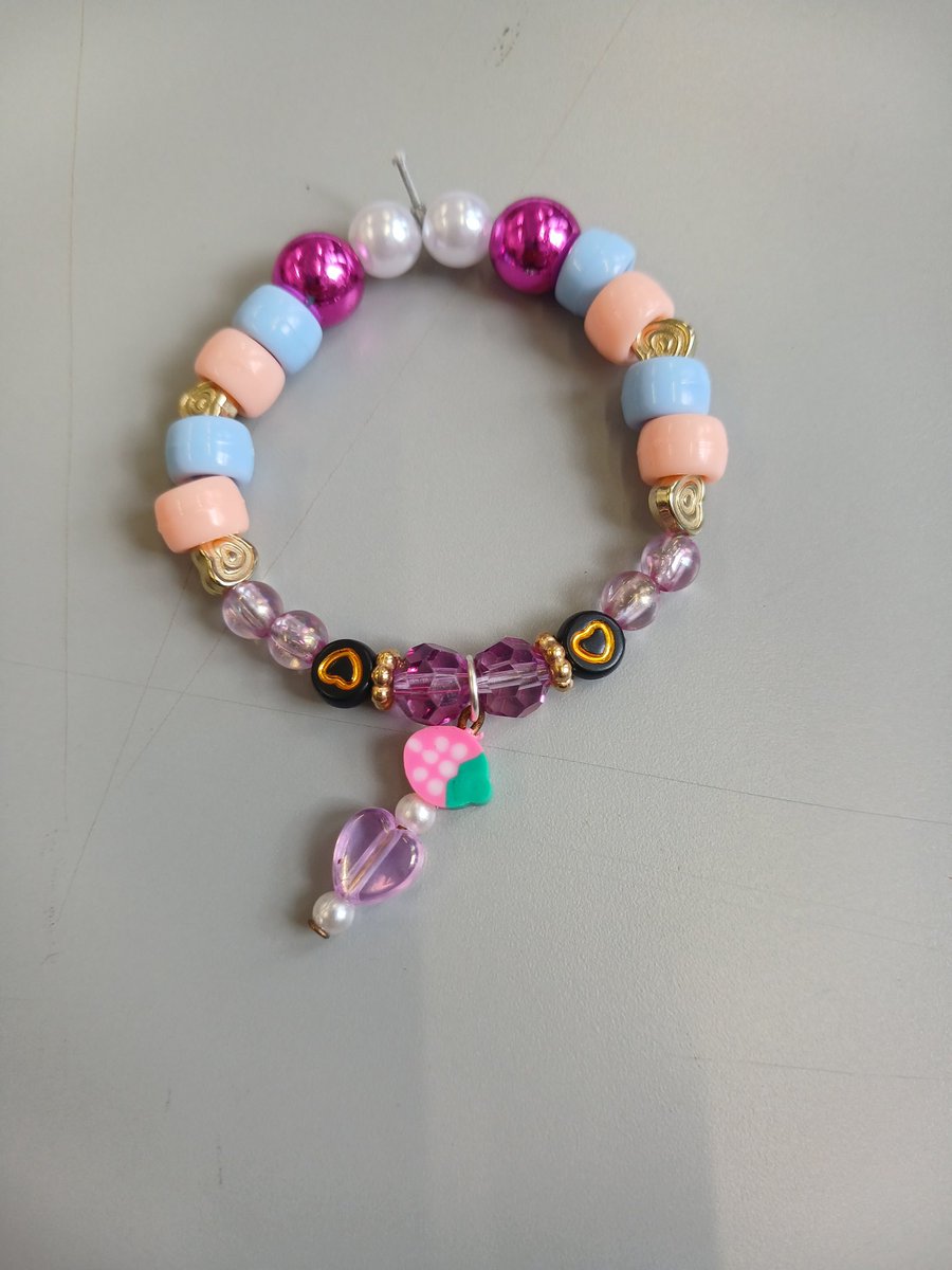 mcflyalwaysrule's tweet photo. I Made Two Stretchy Bracelets Today In Jewelery Class. @mcflybiggestfan https://t.co/GmRyEy45Ll