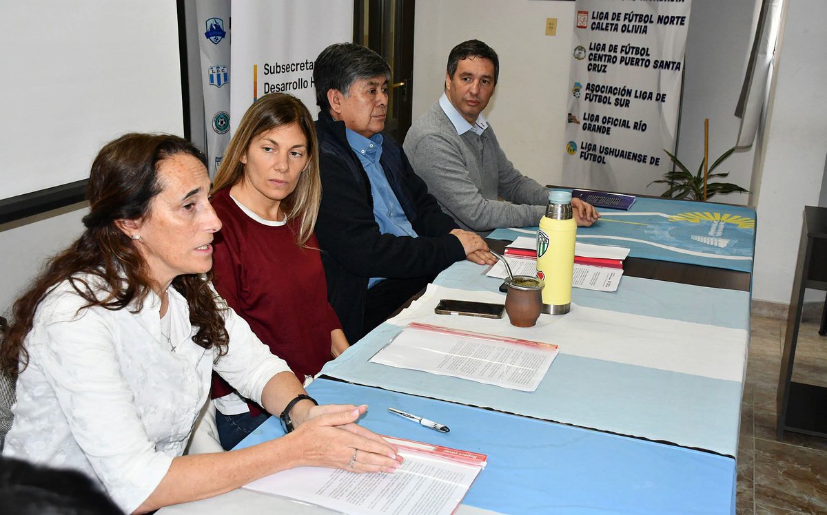 MCSERON's tweet photo. @chubutdeportes_ #Institucionales   
Provincia capacitará a dirigentes, entrenadores y referentes de clubes para promover entornos libres de violencia en el ámbito deportivo
💻👇
https://t.co/p8wqByfSsj https://t.co/UBI1jMw9RZ