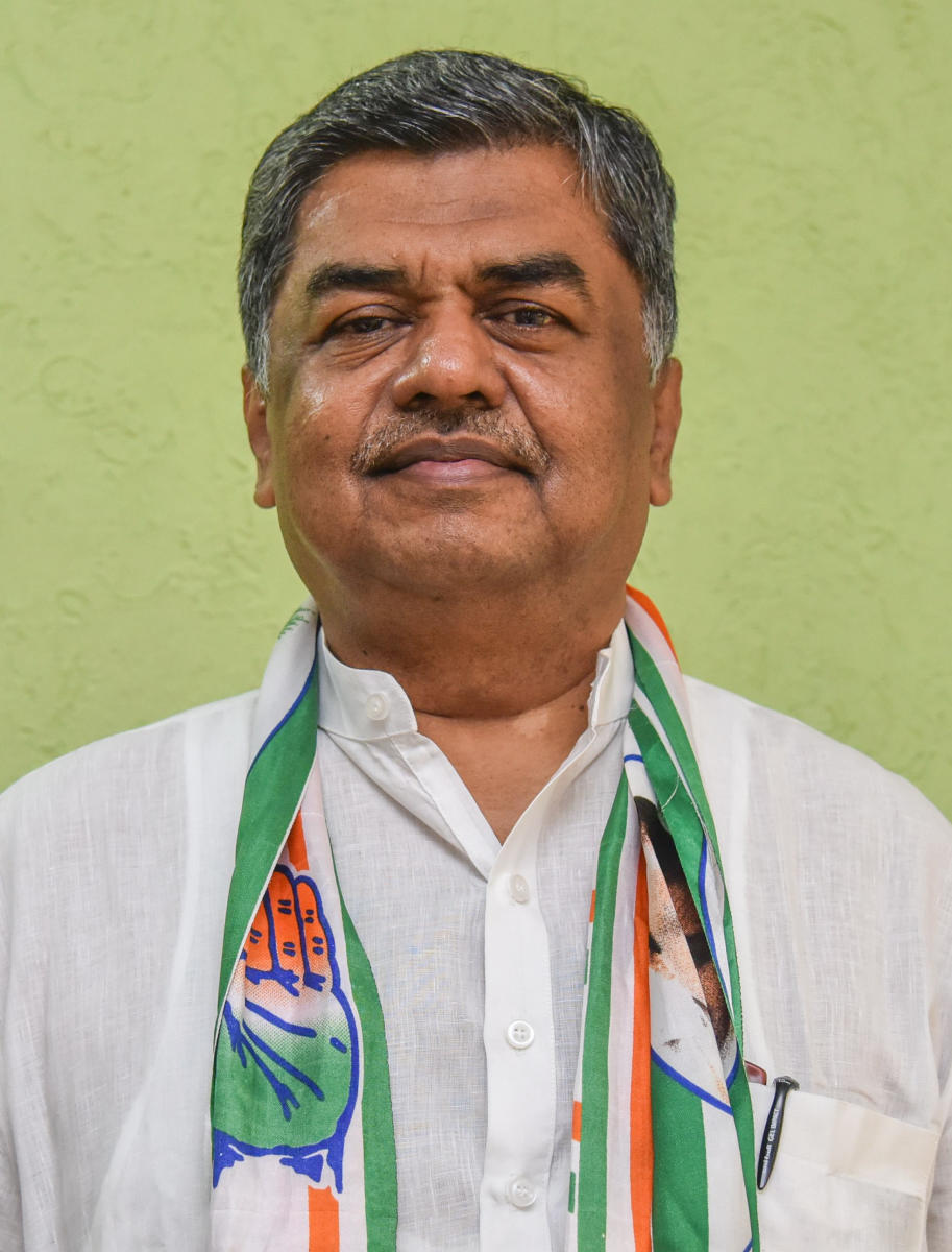 ShilpaJassi's tweet photo. हरियाणा कांग्रेस प्रभारी, कांग्रेस के वरिष्ठ नेता श्री बी.के. हरिप्रसाद जी को कर्नाटक प्रदेश कांग्रेस कमेटी का प्रदेश अध्यक्ष नियुक्त किए जाने पर हार्दिक बधाई एवं शुभकामनाएं।

आपके सफल, गौरवपूर्ण एवं जनसेवा से परिपूर्ण कार्यकाल के लिए मंगलकामनाएं।

@HariprasadBK2 https://t.co/jaUOPIDi8j