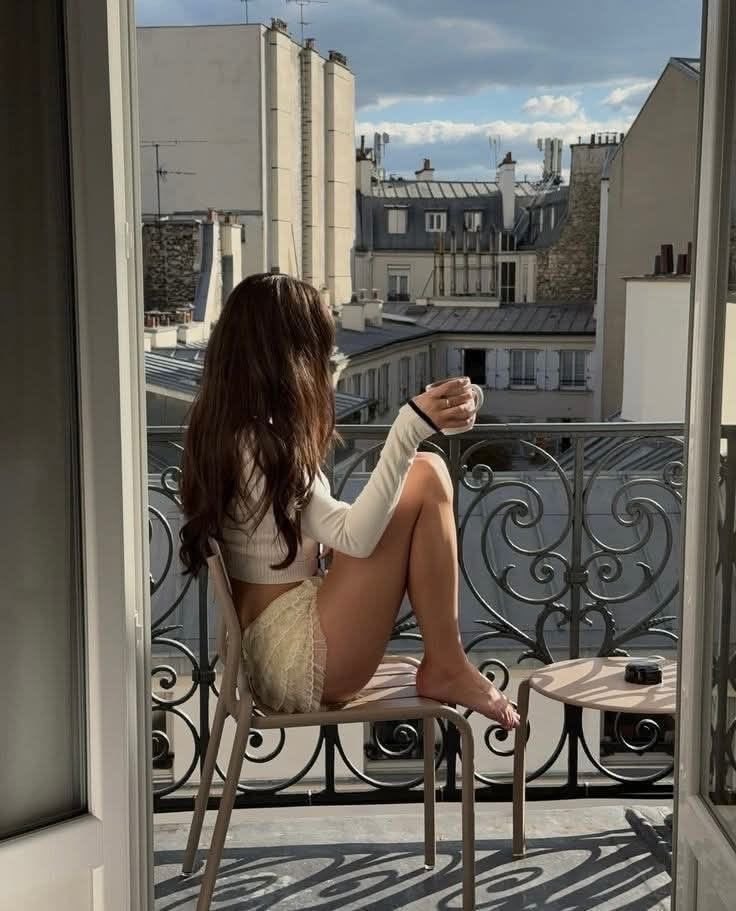 pradavante's tweet photo. just me and my balcony https://t.co/u4pA2X9sr9