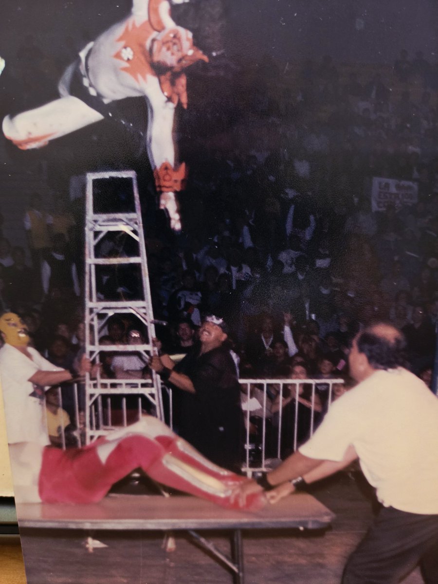 RonRiv3's tweet photo. Ringside Photographer Photos of @psicosisoficial and Ultraman 2000 @damian666tj working the ladder in Auditorio De Tijuana circa 1996 #ultraman2000 #Psicosis #laddermatch #Tijuanaluchalibre https://t.co/jrx93T35C9