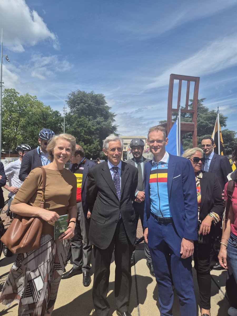 NLinGeneva's tweet photo. 🚴‍♂️ Happy World Bicycle Day!  

Ambassador @EricaSchoutenNL joined organiser Belgium and partners for a 🚴‍♂️ ride to celebrate the power of cycling. 

Biking🧡is part of our DNA. It's a sustainable🌱, healthy &amp; a accessible mode of transport that connects people around the world 🌍. https://t.co/extzDGFszq