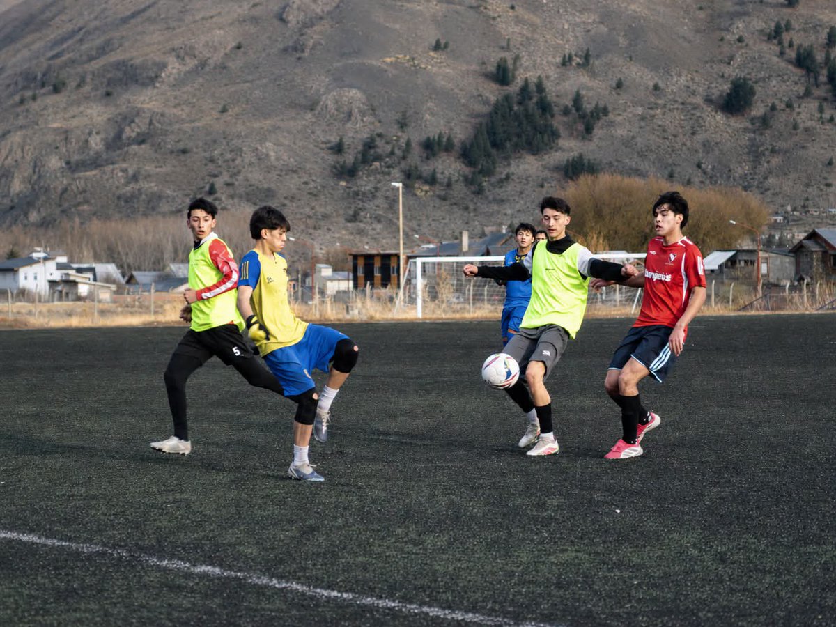 MCSERON's tweet photo. @chubutdeportes_ #Fútbol
Chubut Deportes realizó la convocatoria del preseleccionado masculino Sub 17 en la cordillera

Con la organización de Chubut Deportes, durante el lunes y martes se llevó adelante en Esquel una nueva convocatoria .....
💻👇
https://t.co/Vfp62eUYAr https://t.co/EGZIlxiB8J