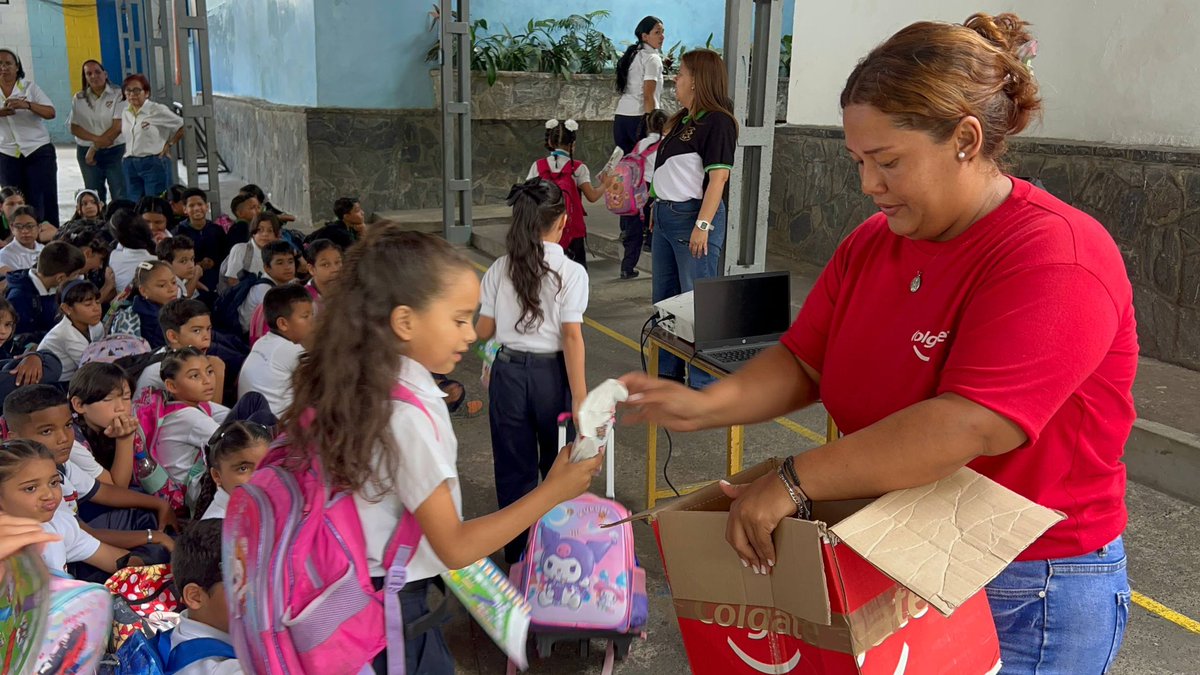 ElHatillo's tweet photo. Programa de Salud Bucal para nuestros niños ✅👦🏻👧🏽

Por un futuro de sonrisas brillantes 🦷

📍Escuelas Municipales de El Hatillo https://t.co/X8GUWUjHvJ