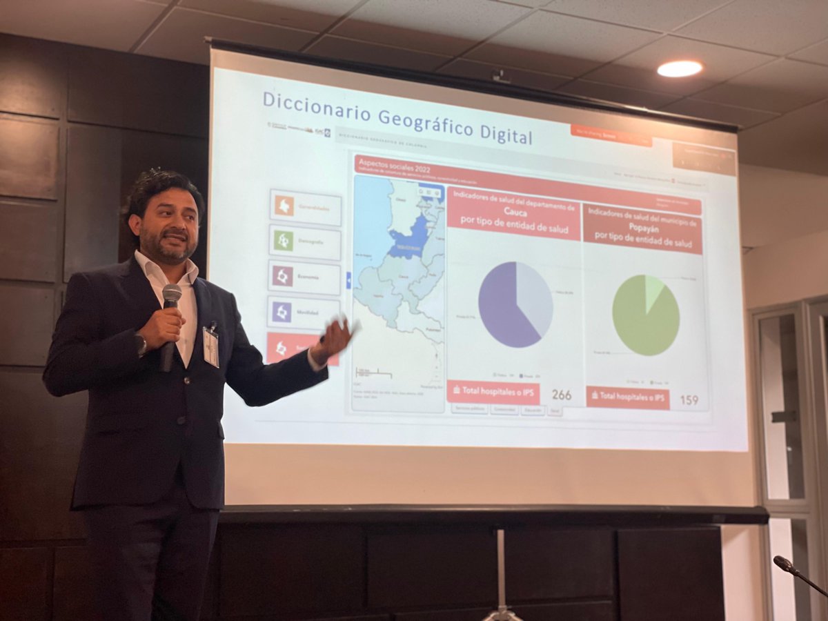 igacColombia's tweet photo. #IGACInternacional | 🌎 En Chile, el IGAC representa a Colombia en el Taller sobre estándares de interoperabilidad para la gestión de nombres geográficos, organizado por @UNStats, @cepal_onu y @FAOAmericas.

Ante más de 10 países, expusimos avances concretos logrados en los últimos años en temas como:

📝Base Nacional de Nombres Geográficos
📚Diccionario Geográfico Digital
💻Plataformas geoespaciales interactivas
📄Documentos de investigación en toponimia
▶️Expediciones IGAC para #ToponimiaNativa
