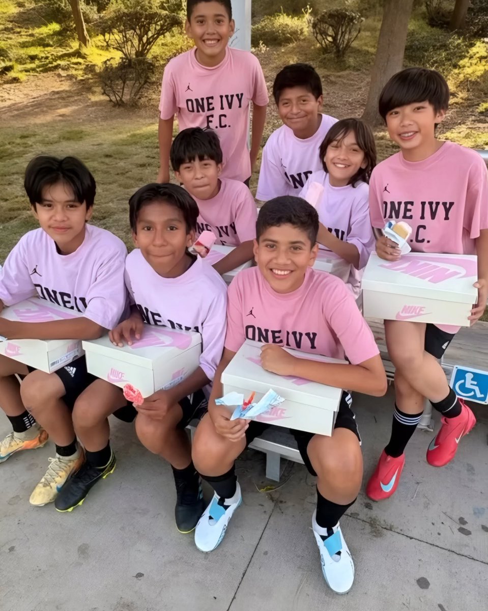 KicksFinder's tweet photo. FOR THE KIDS: Travis Scott and Jordan Brand gifted the children of One Ivy FC the new Travis Scott x Air Jordan 1 Low OG SP "Pink" Pack 🌵🩷♥️ @trvisXX @Jumpman23 

The pairs were given to the young athletes, who already wear pink on their uniforms and can now also show off the color on their feet! 

The children were also treated to ice cream after the game 🍦

📹 IG: oneivyfc