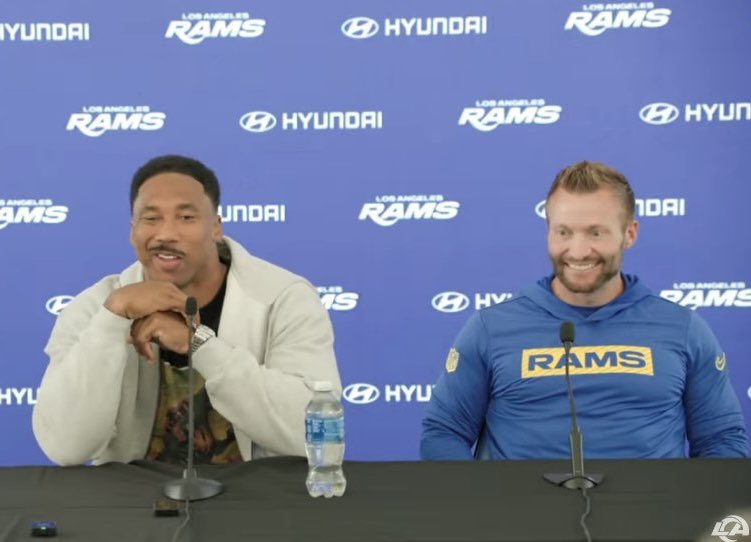 PolymarketBlitz's tweet photo. Sean McVay couldn't hide his emotion if his life depended on it 😂😭 https://t.co/pkmZF2QQul