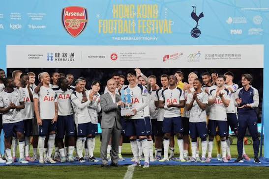 KuiSMORKS's tweet photo. @mortgagemak3r @drsportsmedia Mate you weren’t even alive for that European tin can that isn’t officially recognized 😂

And we’ve been over this, your current PGMOL Trophy doesn’t count no matter how much you cry for validation 

You lost your last real trophy game to spurs 😂 https://t.co/DzRtNEA6WY