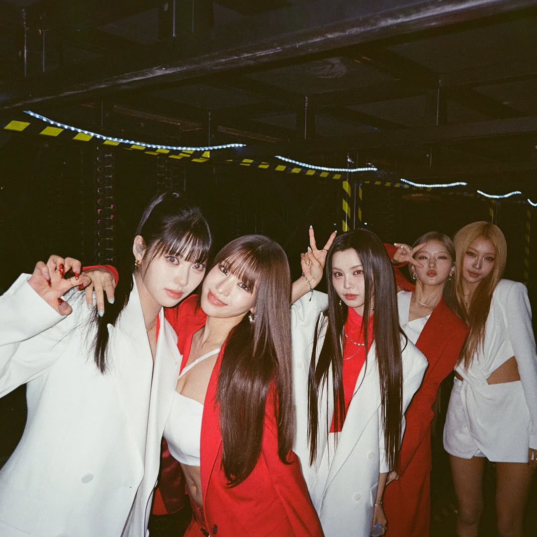 hpprncess's tweet photo. Show! Music Core PD Instagram update 🌹

YUJU with Koko, Jungeun, Natty, and Haneul backstage at KCON JAPAN 2026 https://t.co/eZ5DSUxrtW
