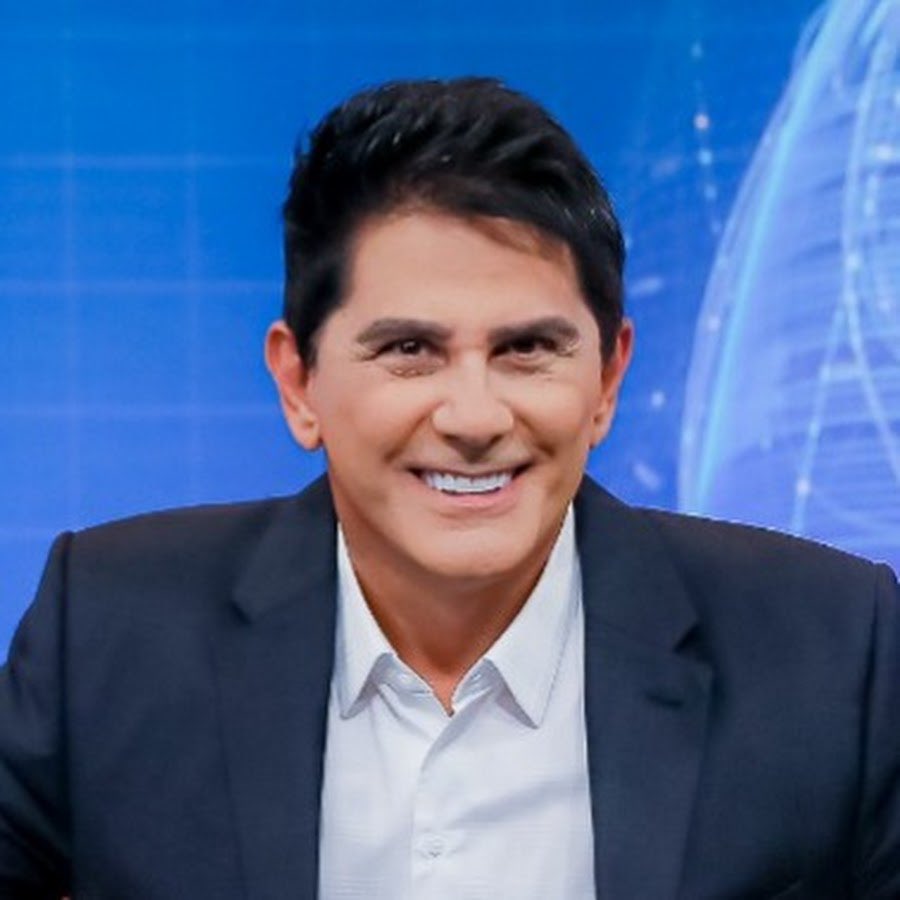 brasilscenes's tweet photo. 💣 #SBTRepórter cresce e marca recorde anual! O jornalístico de Cesar Filho anotou 3,1 de média e 4,3 de pico, na vice-liderança.

Outro destaque desta terça (2) foi o #SBTBrasil, que, ao lado do “Programa do Ratinho”, se firmou como maior audiência do dia. O telejornal, sob comando de Simone Queiroz, marcou 3,4 de média e 4,2 de pico.