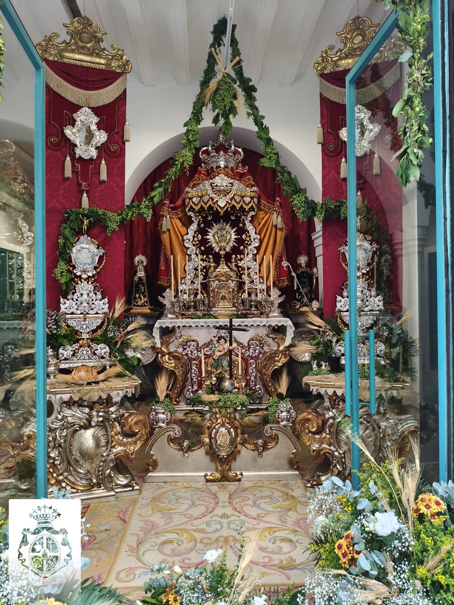 hdad_la_soledad's tweet photo. 𝐄𝐒𝐂𝐀𝐏𝐀𝐑𝐀𝐓𝐄 𝐏𝐀𝐑𝐀 𝐋𝐀 𝐒𝐎𝐋𝐄𝐌𝐍𝐈𝐃𝐀𝐃 𝐃𝐄𝐋 𝐂𝐎𝐑𝐏𝐔𝐒 𝐂𝐇𝐑𝐈𝐒𝐓𝐈 𝐄𝐍 𝐒𝐄𝐕𝐈𝐋𝐋𝐀 

Ya se puede admirar el escaparate que nuestra Hdad. ha instalado en la calle Cuna nº 45, para la procesión de Jesús Sacramentado en la solemnidad del Corpus Christi. https://t.co/aUHNme5a5o
