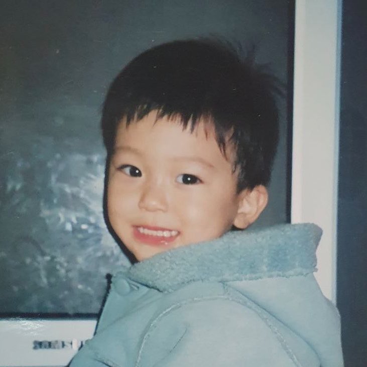 tldhsdh's tweet photo. 이~~ 하고 웃을 때 진짜 애기 때랑 얼굴 존똑이라 감동적이야................................ 🚨🚨 https://t.co/uTaCqp0qrW
