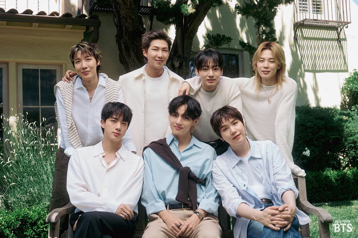 kimtaeontee's tweet photo. Happy 13 to  fam(ily) 🤍💌 https://t.co/19LfhREcyM