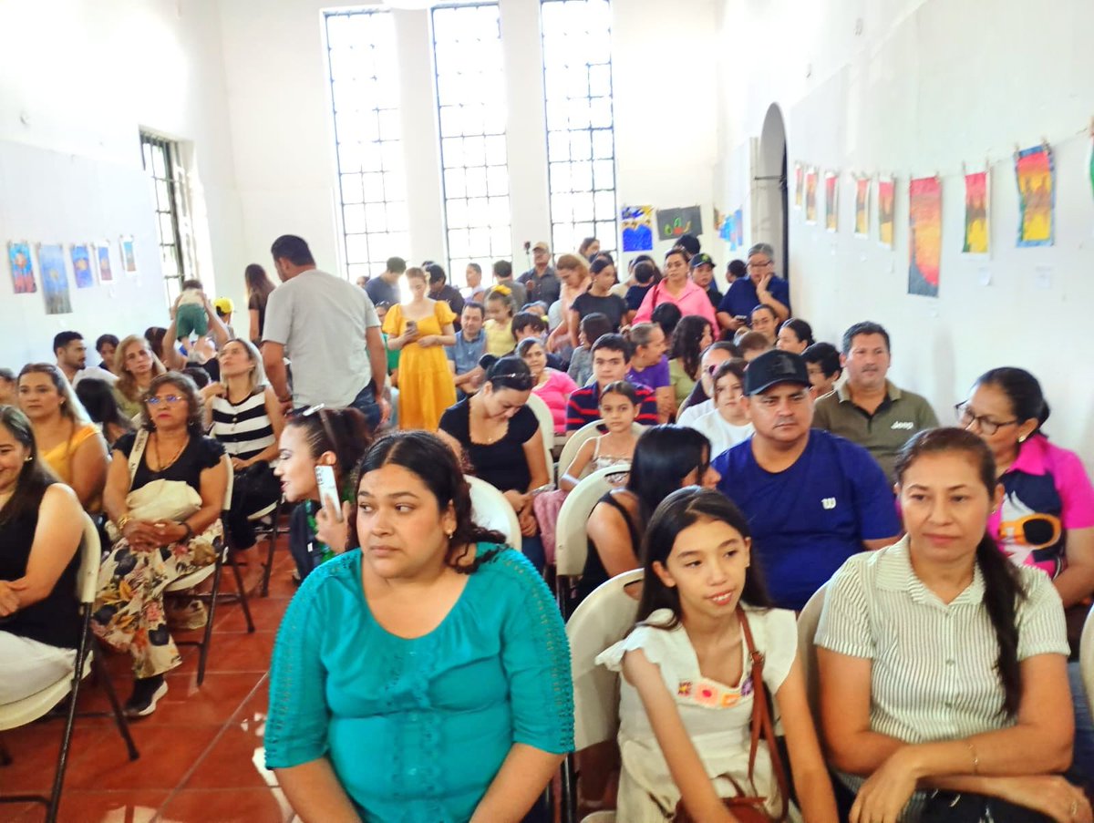 CobaesZonaO2's tweet photo. #NoticiasCobaes | Alumnos del Centro Cultural del Bachiller del Petatlán de @CobaesZonaO2, realizaron una muestra artística de dibujo, canto y cuerdas, demostrando el talento y los avances adquiridos en sus talleres. https://t.co/SlUGhFQ02W