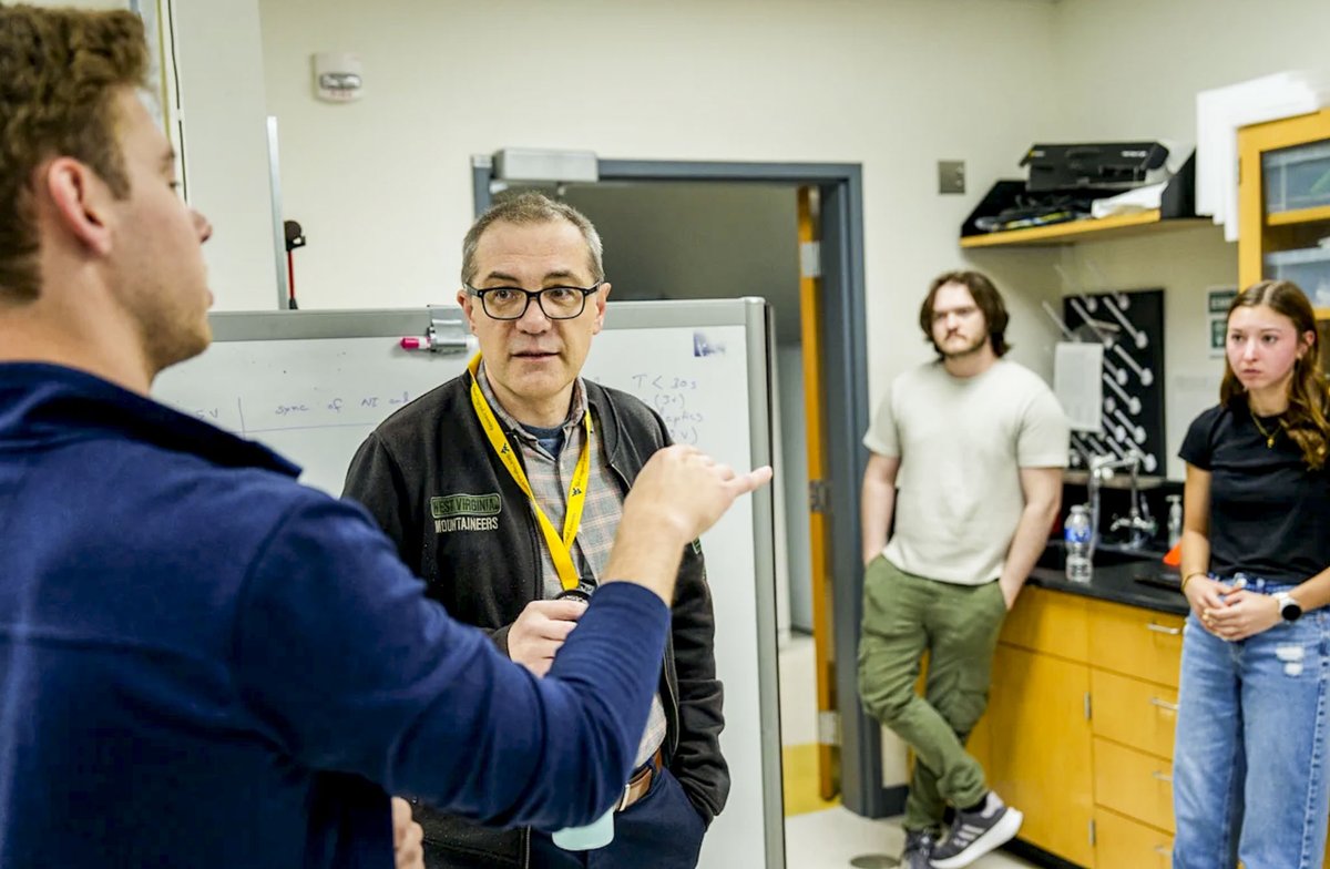 WVUStudentLife's tweet photo. In the Neuromechanics and Engineering Lab at West Virginia University, Sergiy Yakovenko is working to improve life for people with lower-leg prosthetics, one step at a time. 👣 Read the full story at https://t.co/4h79E5Agq3 https://t.co/35Gr7NlAeE