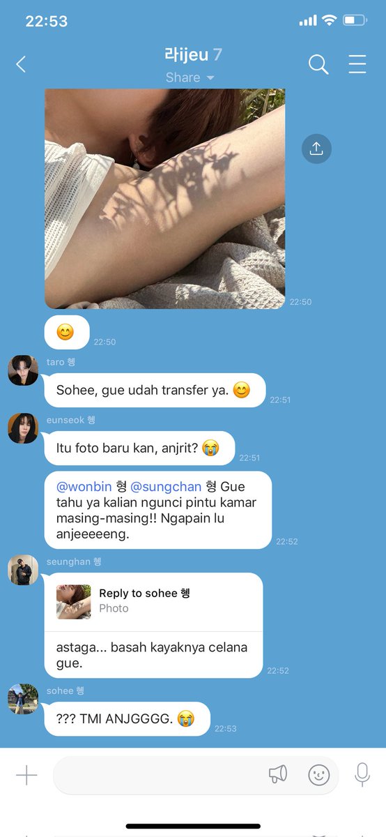 fruitiize's tweet photo. // sexual innuendo

semuanya lemah iman kalau sudah menyangkut tonyi (dan bagian-bagian tubuhnya). https://t.co/mYLwlb3iFf