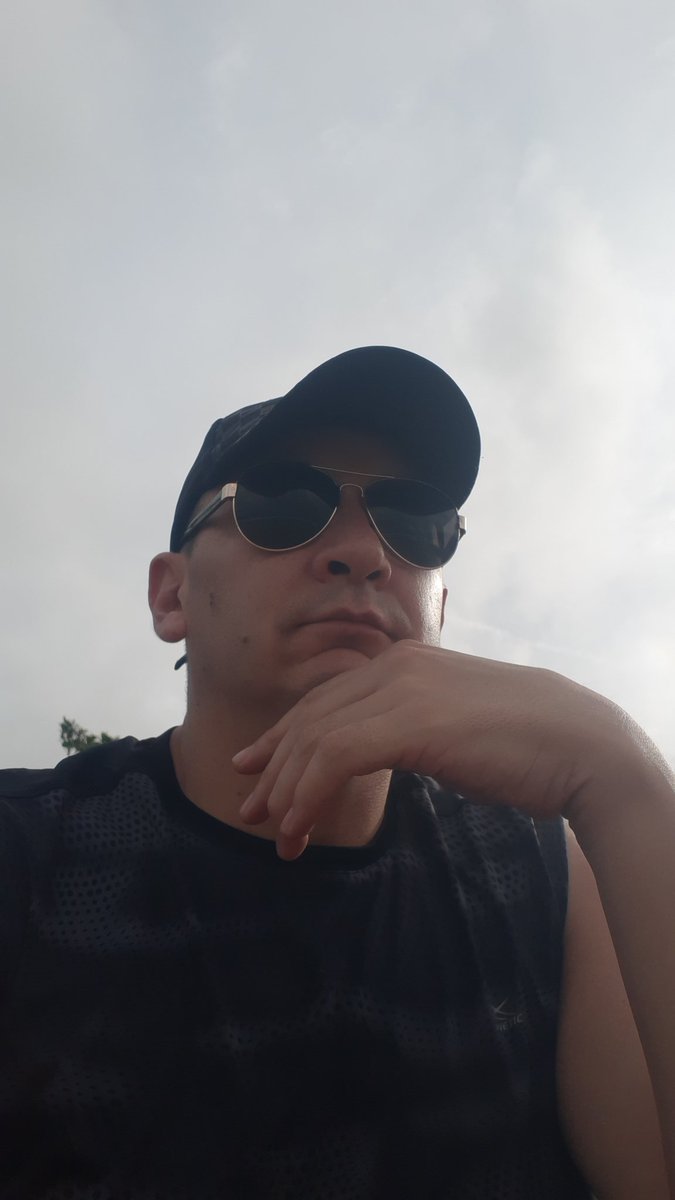 Raymond21214957's tweet photo. 🤔🤔 en algún lugar 🥰🥰 https://t.co/MneFRNAbID
