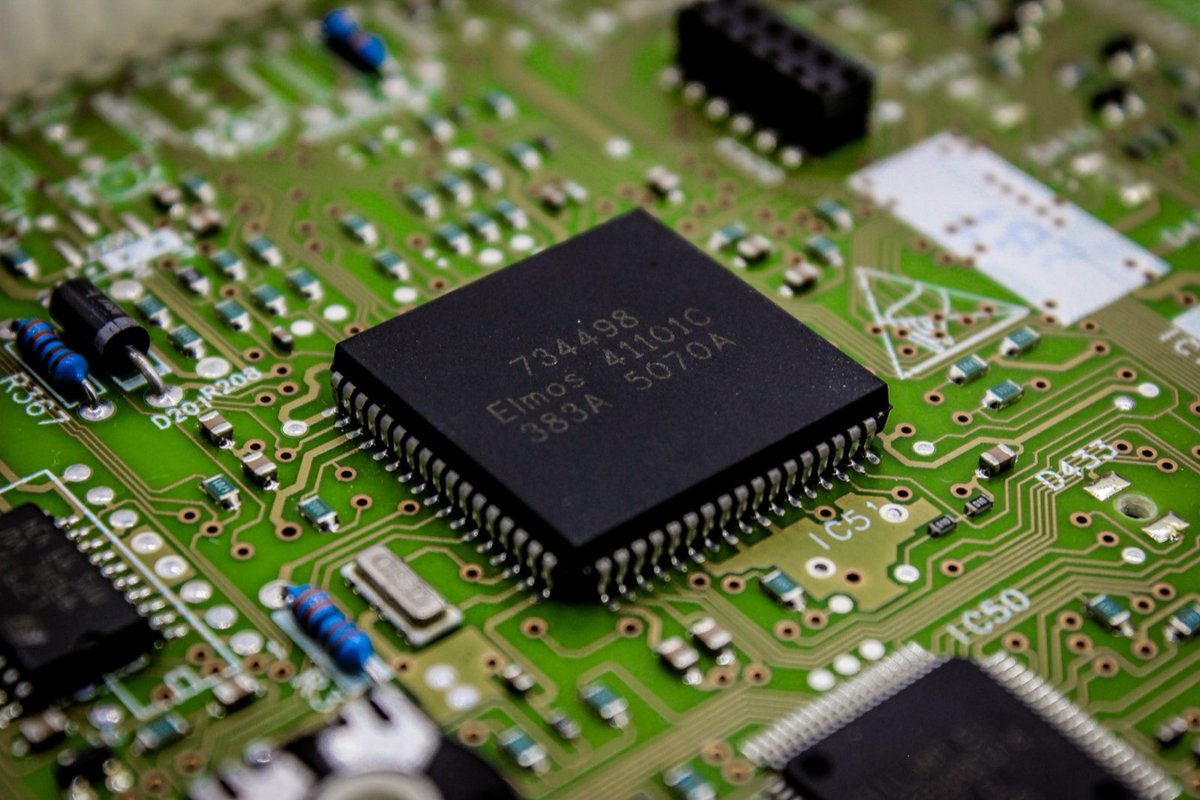 primochester's tweet photo. From 'Intel Inside' to 'Nvidia Inside': the brand equity lesson for UK businesses. 'Intel Inside' built a household name out of a chip you never saw. Nvidia is trying the same move in PCs, with C… https://t.co/tn8k3BdV8t https://t.co/5gRJUdavuz