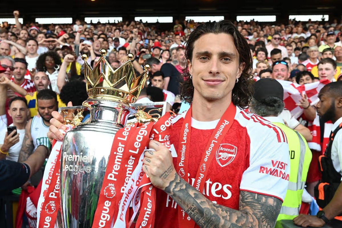 ArsenalZNE's tweet photo. Real Madrid have requested information regarding Arsenal defender Riccardo Calafiori over the last few days 😳👀

While formal negotiations with Arsenal have not commenced, the Spanish club maintains a genuine interest in the defender.

(@NicoSchira) https://t.co/AxJb2DUOh7