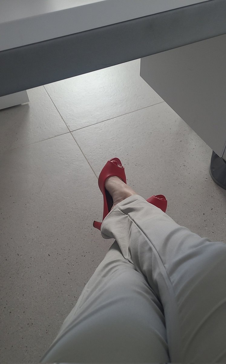 gilsnat's tweet photo. Finalmente usando meus saltinhos para trabalhar https://t.co/es6zeRJSjc