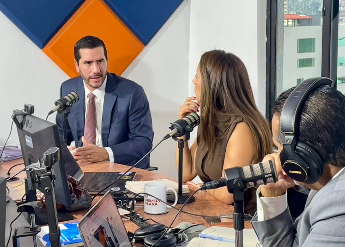MIT_Ecuador's tweet photo. #MITEnMedios | El ministro @RobertoLuqueN en entrevista con @PrimeraPlanaECU, brindó información sobre los hechos relacionados con el caso Progen, afirmó, "Progen es una empresa estafadora que para perpetuar y perfeccionar su estafa corrompió a funcionarios ”. https://t.co/BCTQVYEHGl