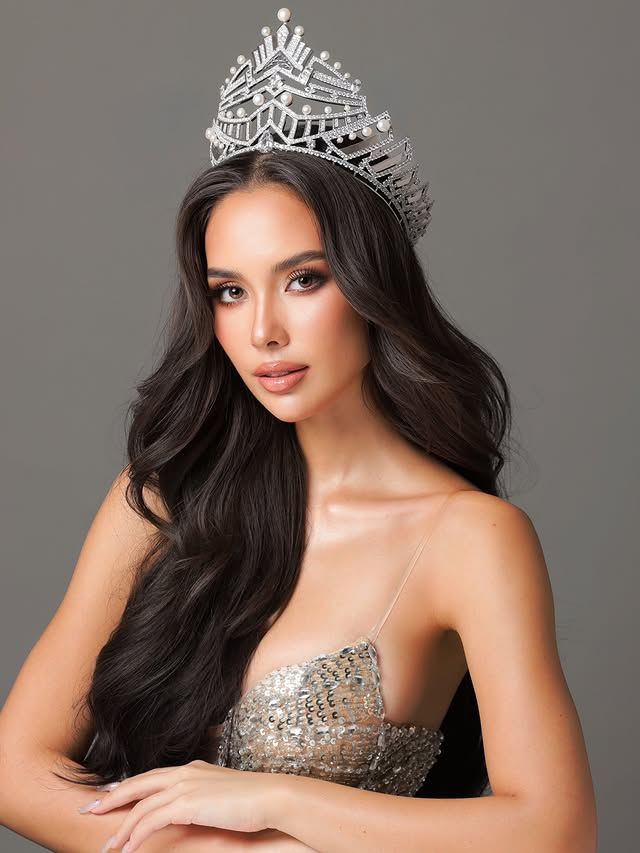 pageant_i's tweet photo. 𝐍𝐄𝐖𝐒• Miss Global Thailand 2026 Is Saffron Maya Snook. 

Saffron graduated with First Class Honors in 2024 from the University of Sussex in the United Kingdom, earning a Bachelor of Science in Marketing and Management with Psychology.  #MissGlobal https://t.co/GmBO9ukPzY