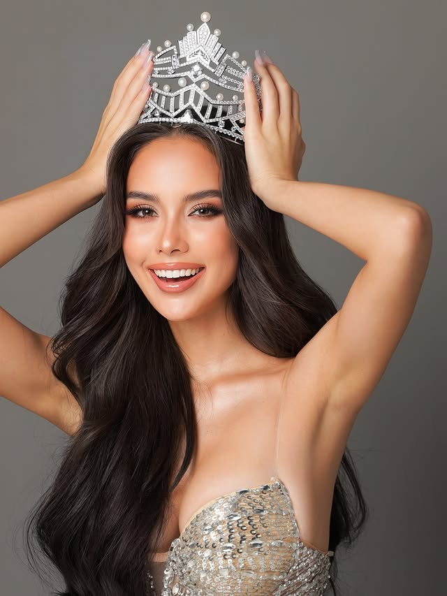 pageant_i's tweet photo. 𝐍𝐄𝐖𝐒• Miss Global Thailand 2026 Is Saffron Maya Snook. 

Saffron graduated with First Class Honors in 2024 from the University of Sussex in the United Kingdom, earning a Bachelor of Science in Marketing and Management with Psychology.  #MissGlobal https://t.co/GmBO9ukPzY