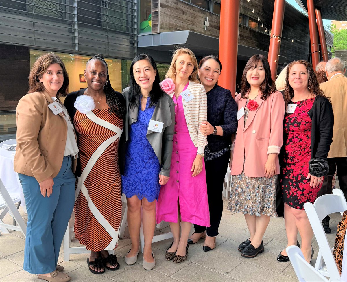 CMSandraUng's tweet photo. I had a wonderful time at the @queensbotanicl Garden’s annual Rose Gala! During the annual event to support the work of QBG, we also honored advisory board member Howard Frelich and the life of Yanny “Mama” Lie, a longtime advocate of QBG and member of the garden’s Tai Chi group. https://t.co/q89Fawp76d