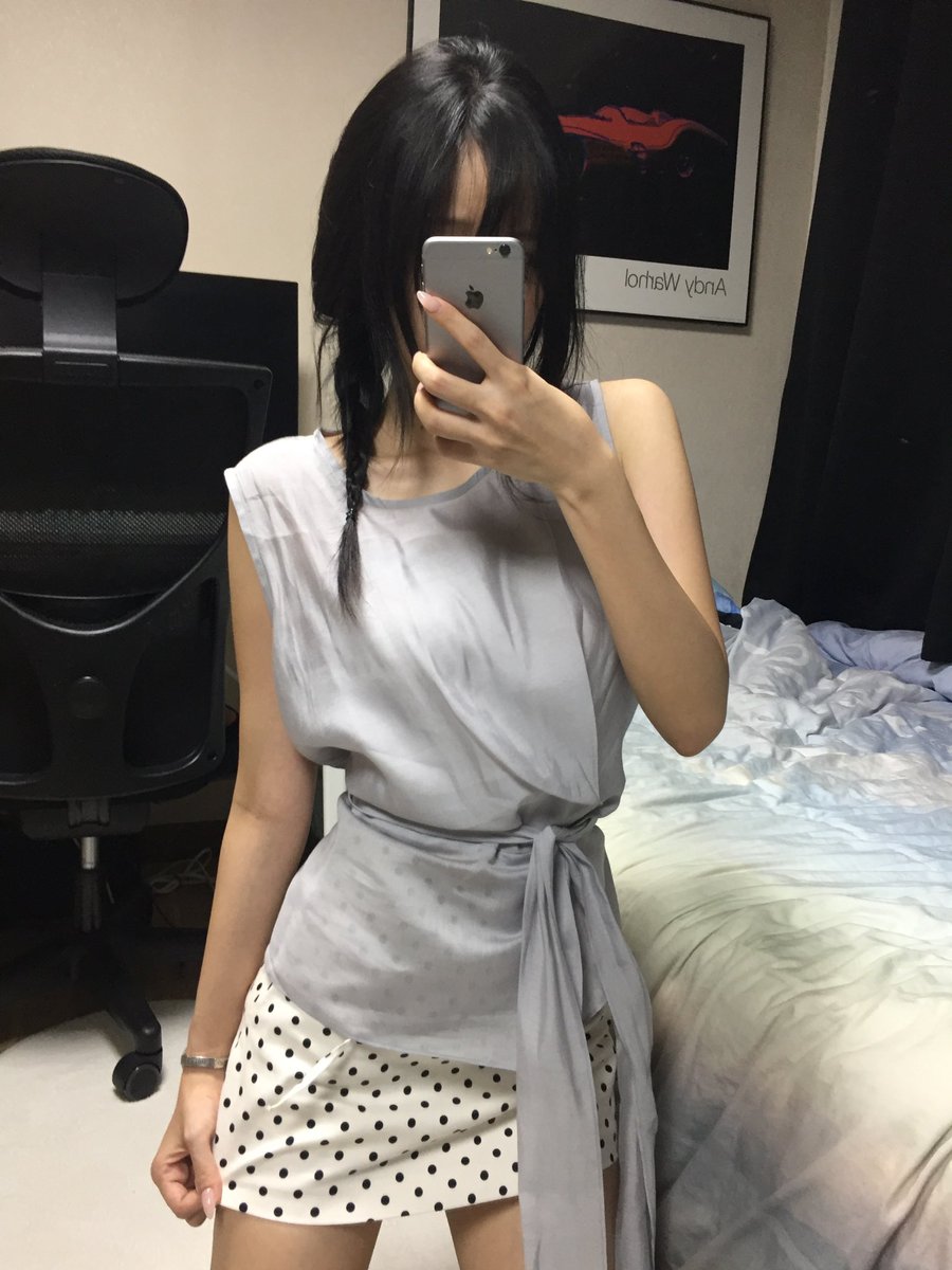 id_ltd2's tweet photo. 존Na 이쁜 상의찾음 https://t.co/GKrdTgC8Fj