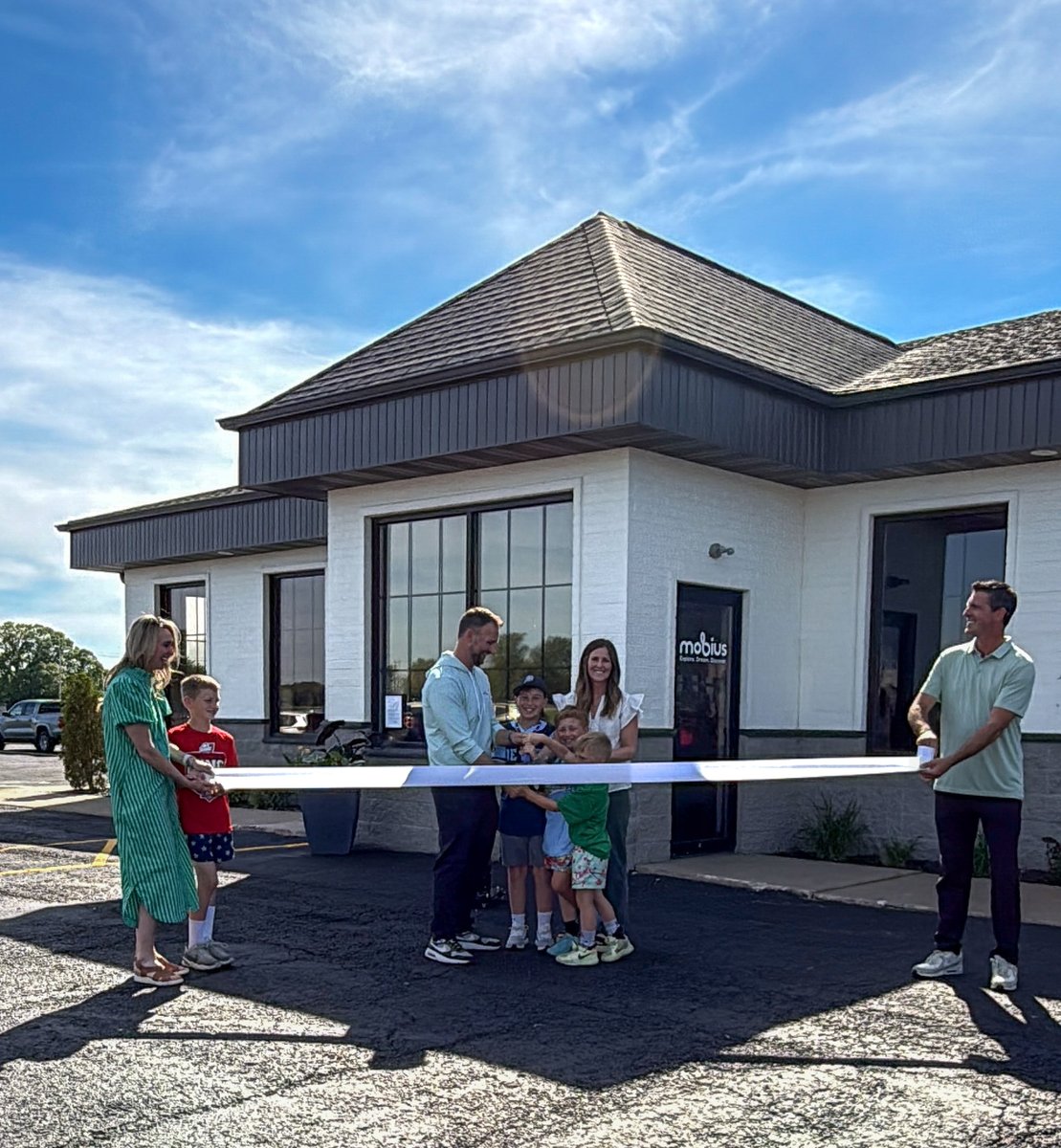 FoxCitiesBuild's tweet photo. Mobius De Pere is officially open!! 🎉

Before the doors opened, the owners and their family were joined by friends, supporters, and members of the De Pere community for a ribbon cutting that said a lot about what this program already means to people here. https://t.co/K5CvVO84Rd