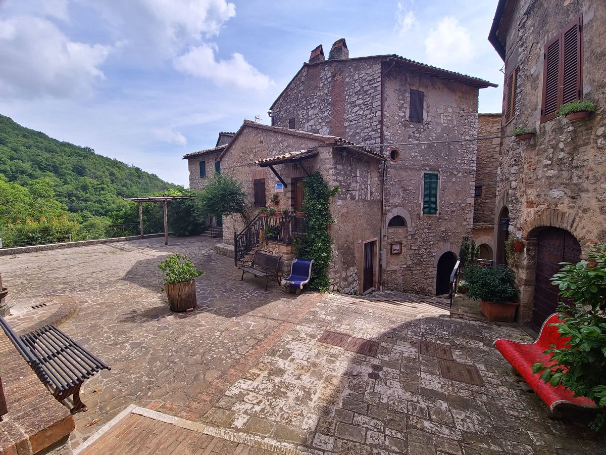 SilvanoGiammarr's tweet photo. Umbria, Avigliano Umbro, il borgo di Santa Restituta. https://t.co/NGvj9C8LJ8