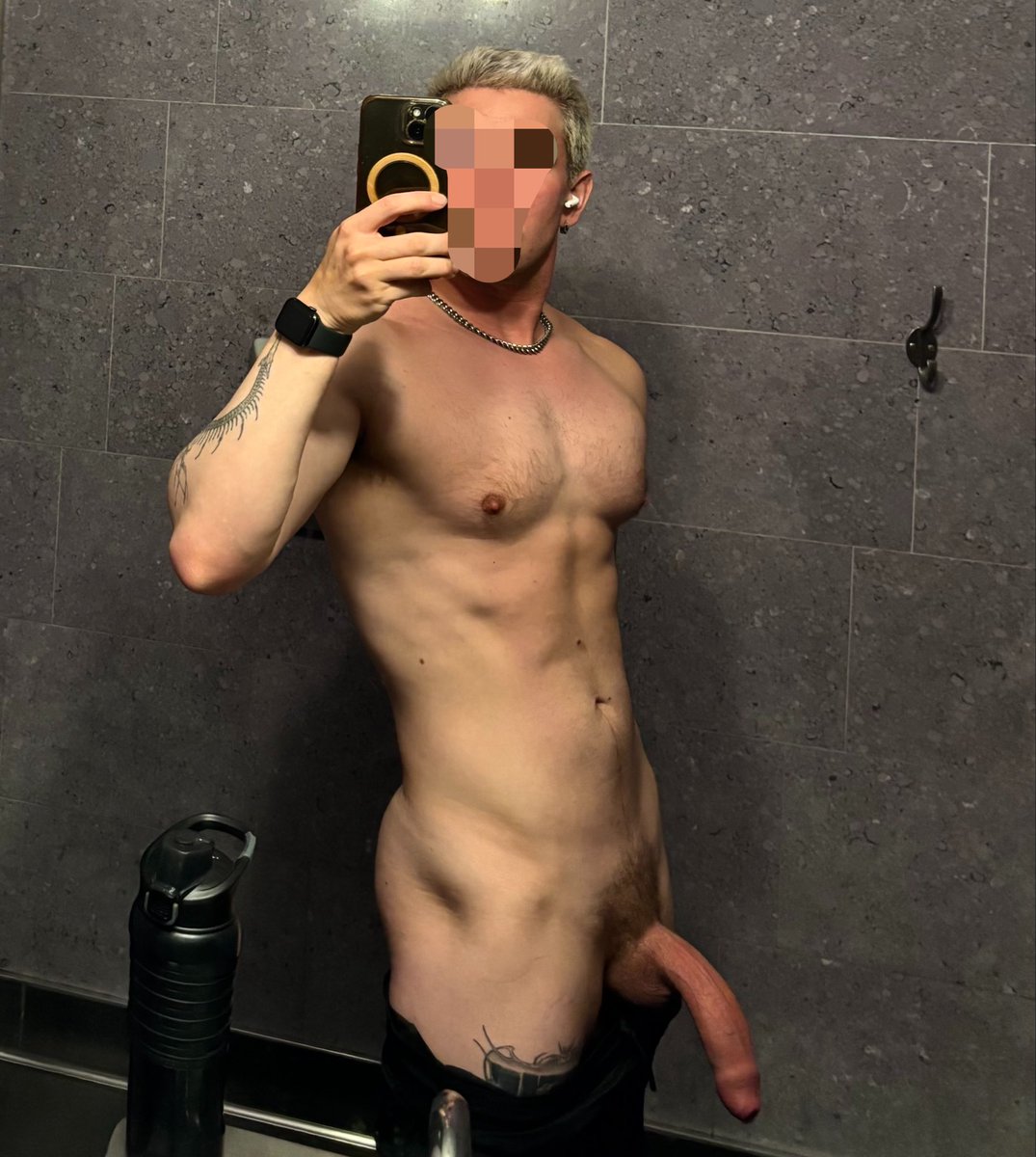 gothtrophyboy's tweet photo. vitalic in my headphones btw https://t.co/jeAufE8VCq