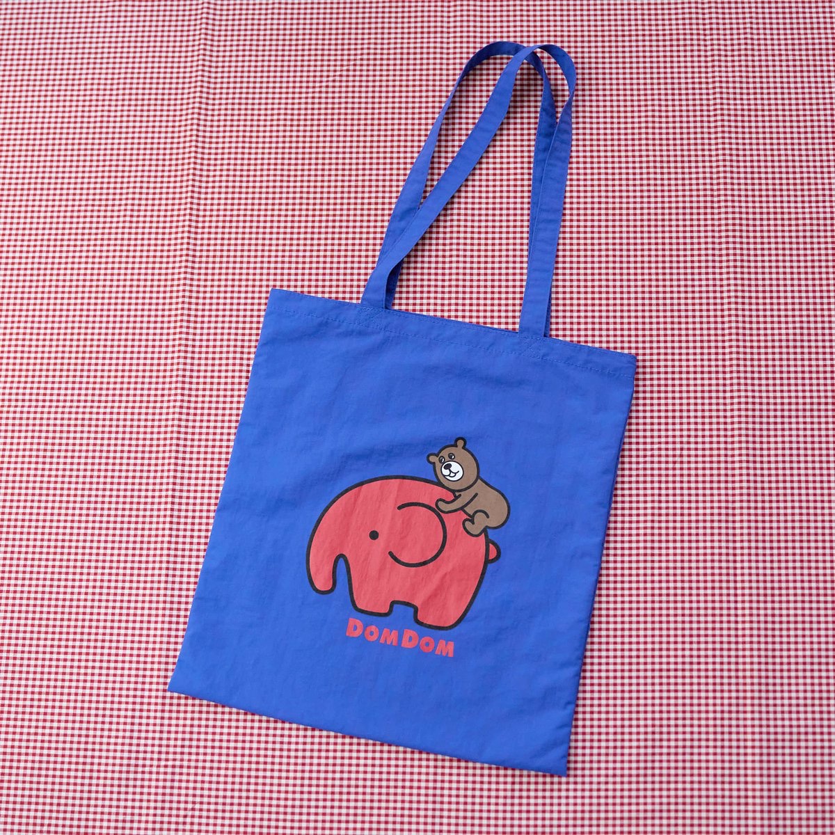 coen_co_ltd's tweet photo. 持つだけで気分が上がる🐘🫶
【DOMDOM×coen】のトートバッグが登場🍔
コーエンベアとのグラフィックは今回限定🐻💛
おそろいや色違いもおすすめです👀
#DOMDOM #ドムドムバーガー #どむぞうくん #coen #コーエン @domdom_pr https://t.co/Q8BfrWsvQH