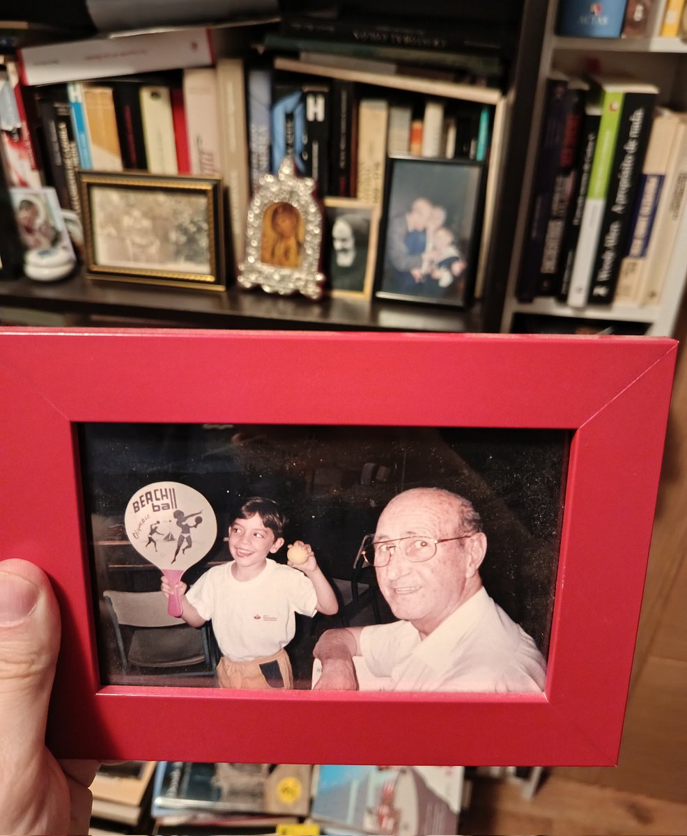 ElCuartoFelipe's tweet photo. Hoy hace 19 años que se fue mi abuelo. Espero que ya esté en el Cielo. Una oración por aquí 🙏🏻. https://t.co/VWDLWzWDO5