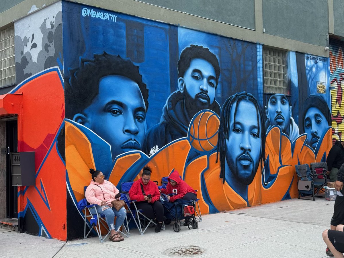PaulGelb's tweet photo. Scenes from across New York City as Knicks energy peaks at a historic level entering tonight’s NBA Finals. https://t.co/pmdaytaOPL